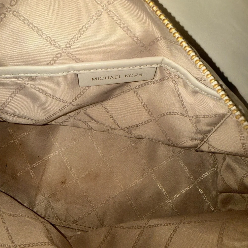 Michael Kors Cream Shoulder Bag - Picture 10 of 11